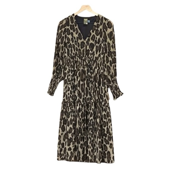 Taylor Dresses & Skirts - Taylor Animal Print Smocked-Chiffon A-Line Dress Women’s Size 2